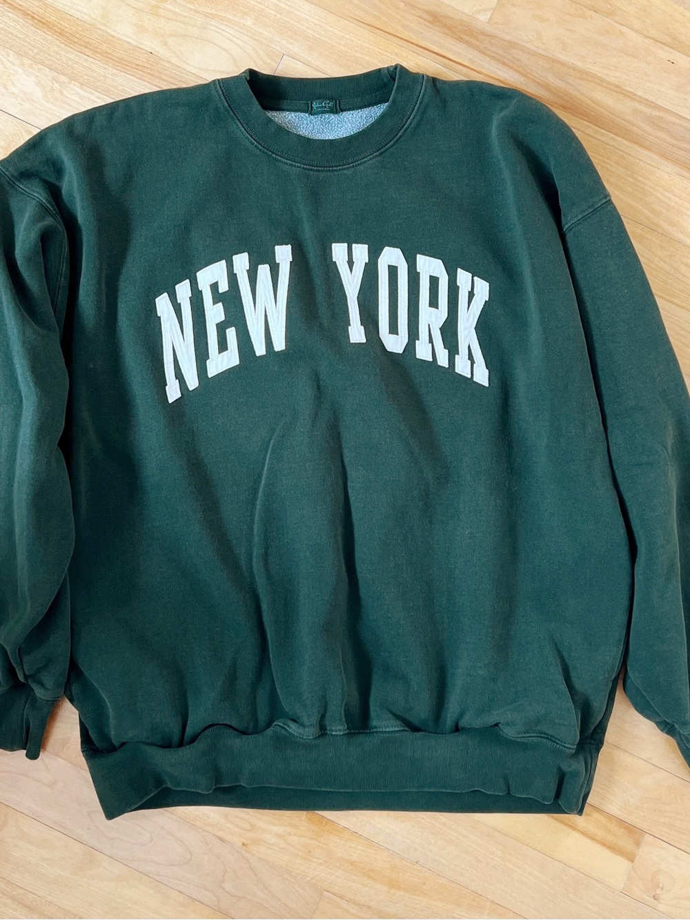 Brandy Melville John Galt Green New York Sweatshirt - One Size